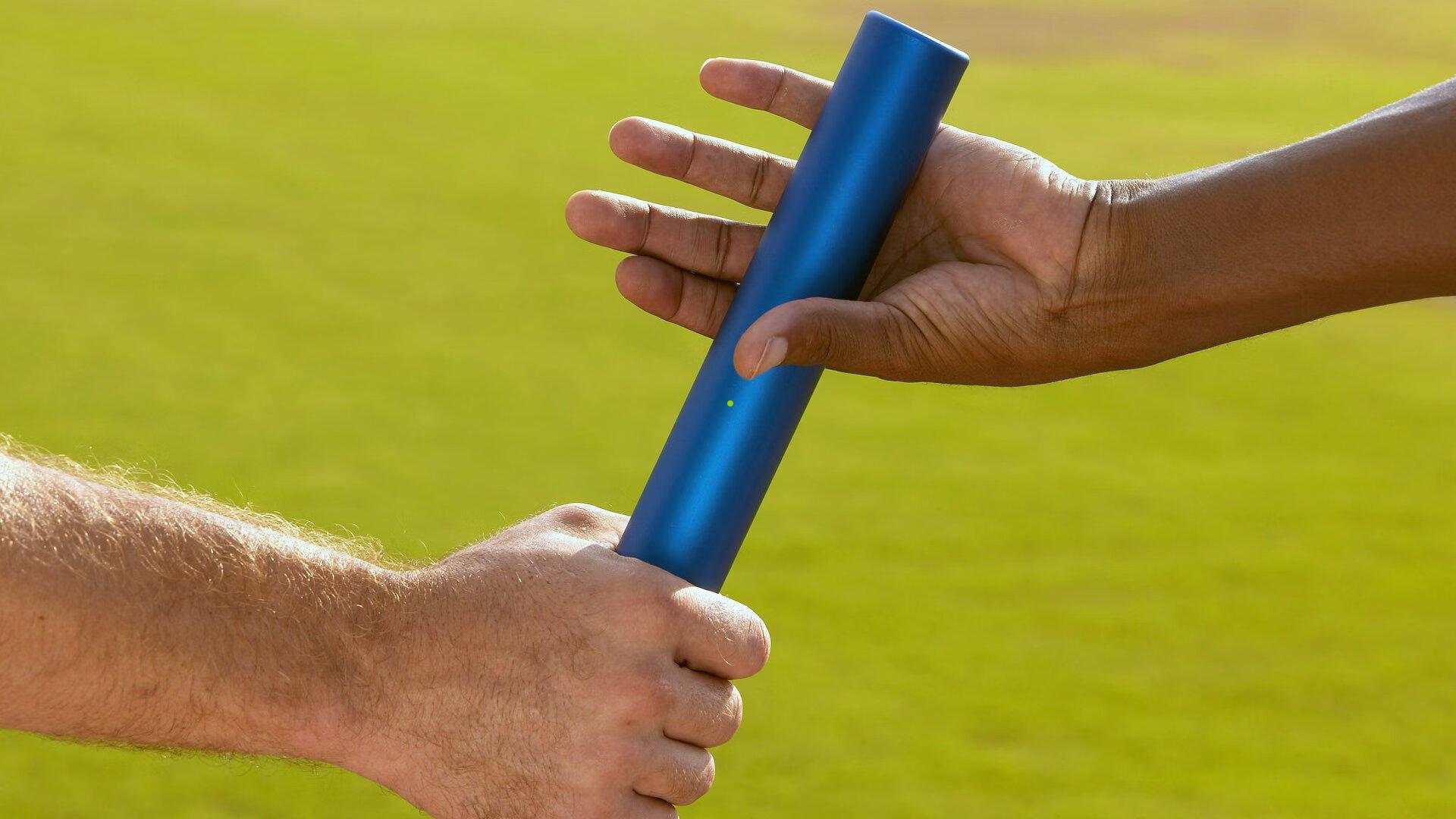 勒布朗詹姆斯赛前妖娆撒镁粉 东契奇惊吓躲避成赛场花絮