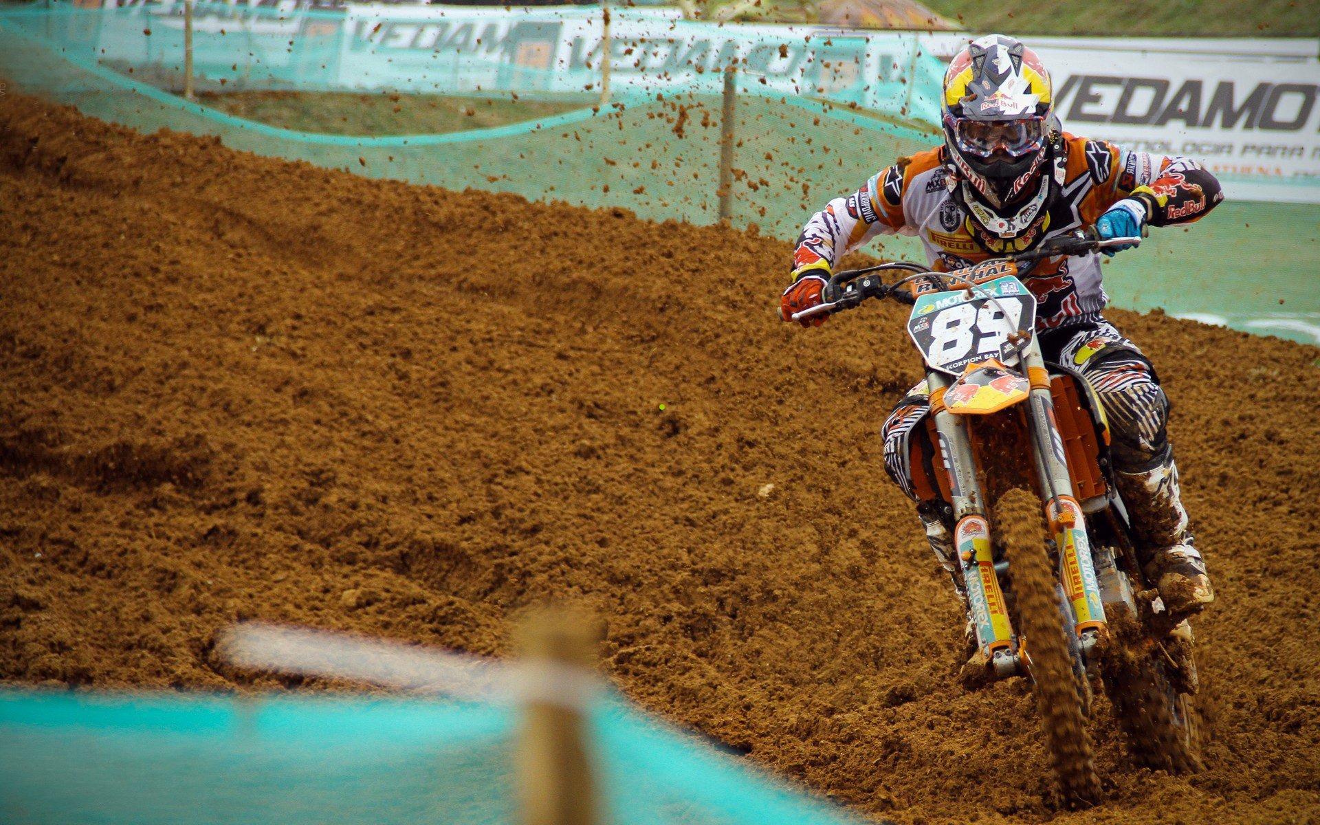 葡萄牙媒体披露，本菲卡主帅席位悬而未决，穆里尼奥并非唯一选择